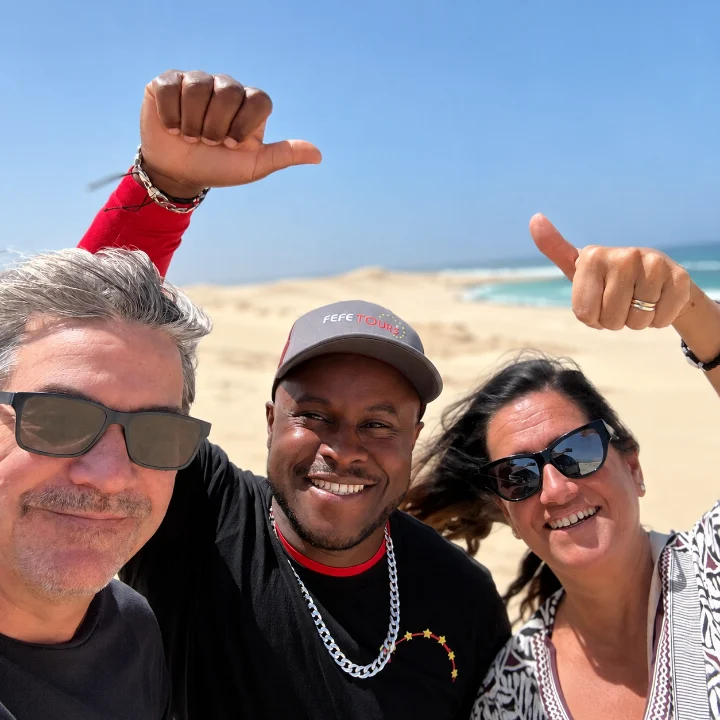 Fefetours guide sharing a Boa Vista experience with guests